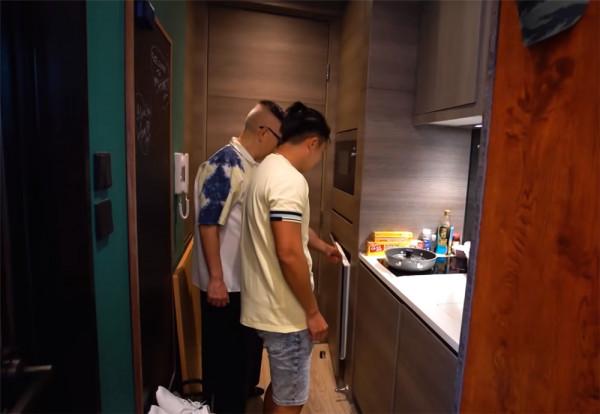 一位香港30歲獨居青年,買下18㎡雙陽臺“奈米樓”,網友:太逼仄 一位香港30歲獨居青年,買下18㎡雙陽臺“奈米樓”,網友:太逼仄