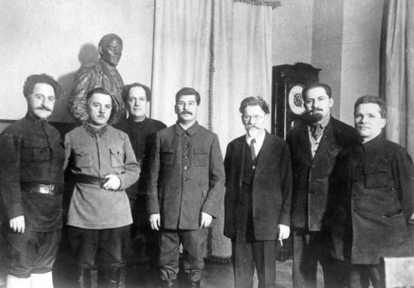 1935年，蒙古總理根登打了斯大林，摔碎了他的菸斗，下場如何呢？