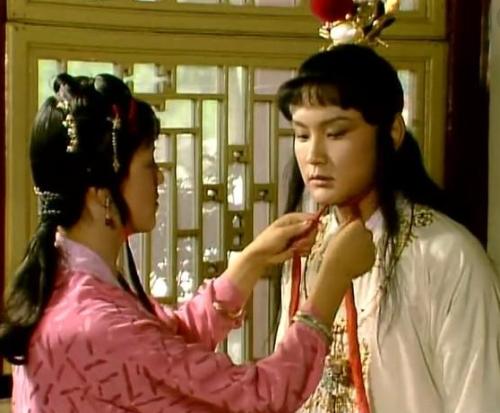 花襲人為何厭惡林黛玉？因為她狐媚做作，被黛玉一句話就打回原形