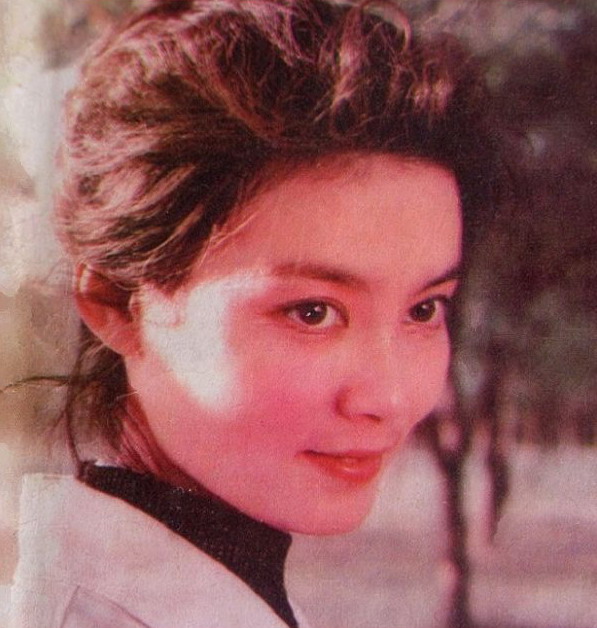 潘虹：24歲嫁人，28歲爆紅，66歲未婚無子，後悔沒守住前夫