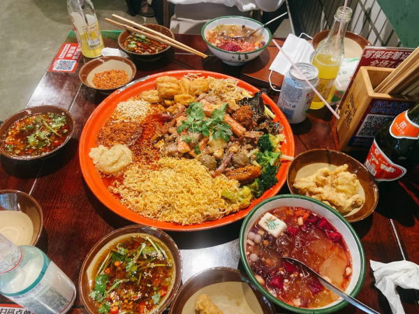 一批“奇葩”餐廳火了,螺螄粉+肥腸+榴蓮,越“怪”生意越好…… 一批“奇葩”餐廳火了,螺螄粉+肥腸+榴蓮,越“怪”生意越好……
