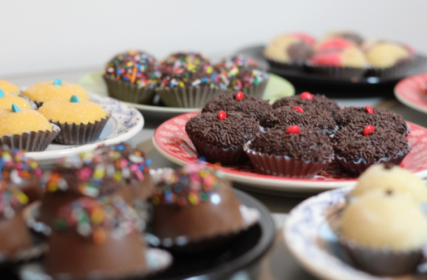 美國人每年平均攝入約8磅糖果 專家建議適度食用 美國人每年平均攝入約8磅糖果 專家建議適度食用