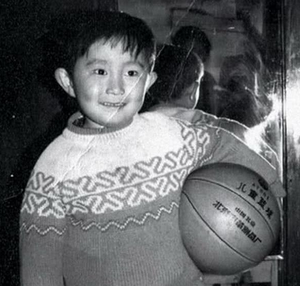 中國巨人,身高2.36米獲世界紀錄,娶1.9米的妻子,現狀如何? 中國巨人,身高2.36米獲世界紀錄,娶1.9米的妻子,現狀如何?