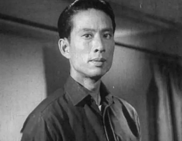 1999年老人拿著報紙失聲痛哭:這麼多年,我的身份終於可以公開了 1999年老人拿著報紙失聲痛哭:這麼多年,我的身份終於可以公開了