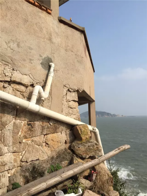 同樣花了130萬,爆改懸崖之上老破危房,真的太牛了 同樣花了130萬,爆改懸崖之上老破危房,真的太牛了