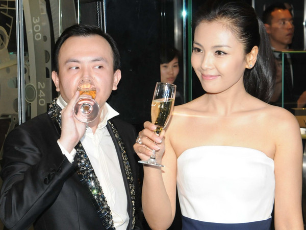 “國民賢妻”劉濤的尷尬上位史，和她身後的3個男人