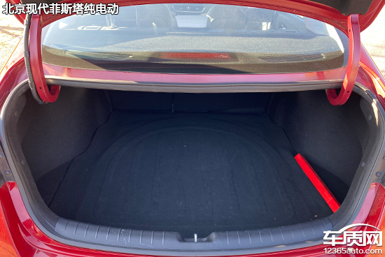 日常實用性測試橫評：純電動緊湊型轎車篇