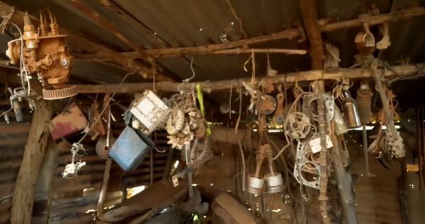 非洲堵車有多嚴重？收費站至少堵10天，公交車可以直接插隊走