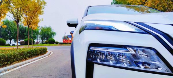 冬季悄悄走近，駕駛奇駿欣賞一下美景