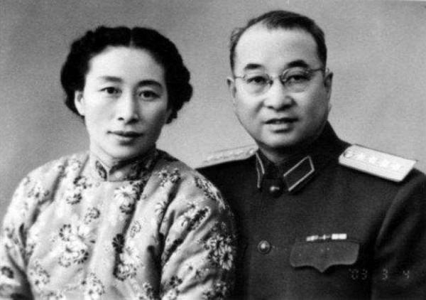 傅涯與陳賡日久生情，結婚3年後，一小夥找上門：我是陳賡的兒子