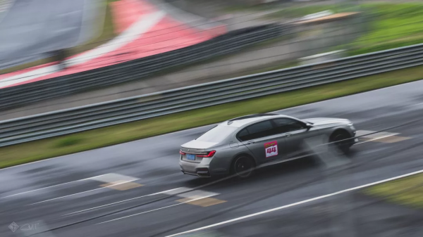 二手寶馬M760Li：取悅自己，一切盡在掌握