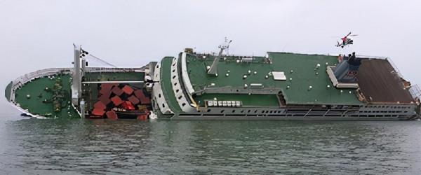 韓國“世越號”沉沒謎案：48小時內無人救援，296名學生屍沉大海