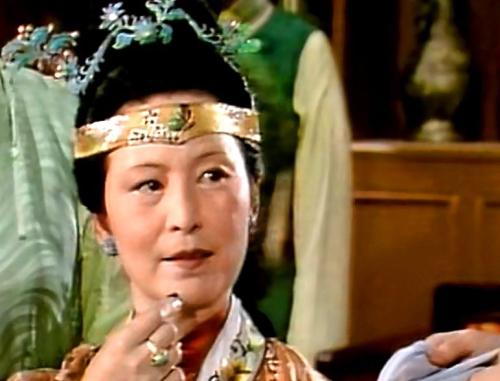 薛寶釵最綠茶的一回：挑撥王夫人擠兌林黛玉，氣得寶玉直接攆她走