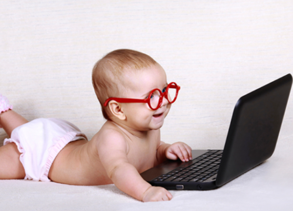 寶寶還沒上學就近視了？傷害孩子視力的常見因素，許多家長做過