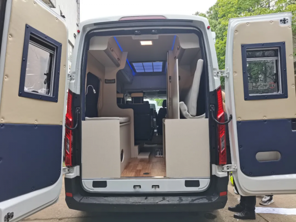 陽光尚遊“鴻雁”大通V90底盤 加長軸超高頂 後橫床佈局 商旅兼備 陽光尚遊“鴻雁”大通V90底盤 加長軸超高頂 後橫床佈局 商旅兼備