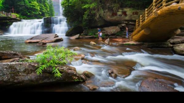 雪花飛揚，美景如畫