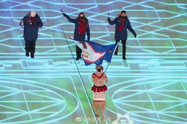 開幕式上最不怕冷的旗手出現了