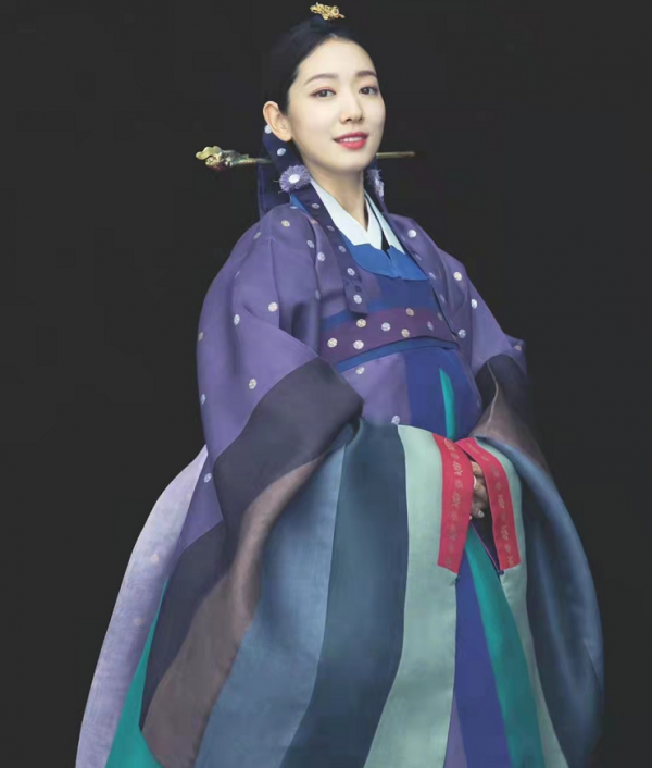 樸信惠結婚請了韓國半個娛樂圈！大裙襬婚紗藏孕肚，韓服造型封神