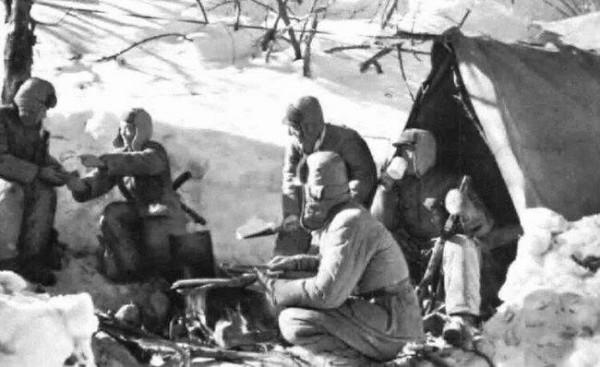 這位軍區副司令，榮獲三枚一級勳章，卻為何僅被授予大校軍銜？