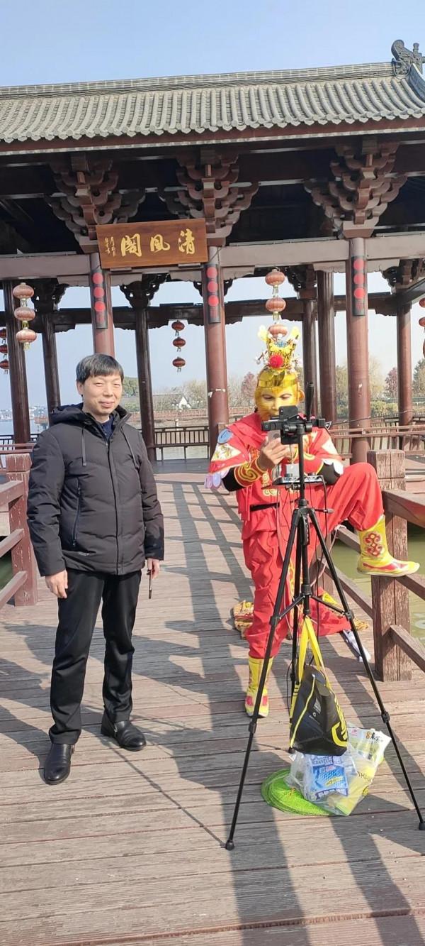 清風閣前遇孫悟空