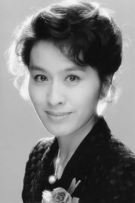 慄原小卷：80年代家喻戶曉的銀幕女神，36次到訪中國，終身未嫁人
