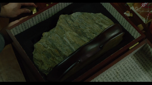 韓國高分電影《寄生蟲》地下室的一家四口，寄生於富人家庭（上）