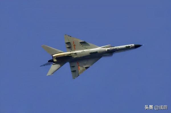 空軍獨苗殲偵8F戰機，真的是因為高空偵察無可替代而堅持服役嗎？