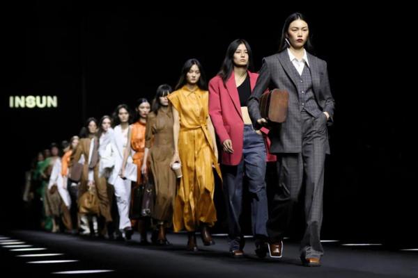 深圳時裝週丨2022春夏的INSUN恩裳走近敏銳而充滿見解的女作家們