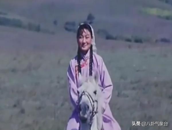 哈斯高娃：不滿騰格爾“嗜酒如命”離婚，單身26年不婚不育