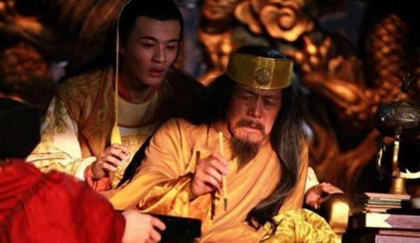 當了26年皇太子，中風癱瘓在床，得知父親離世，他立馬站起來登基