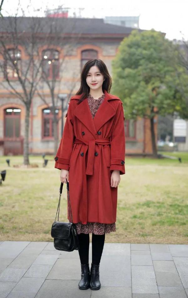 看街拍 識包包：YSL爆款-黑色Niki 9組秋冬穿搭示範