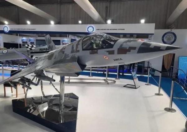 五代半戰機首飛成功軍方預定126架訂單，聲稱將全面超越殲20