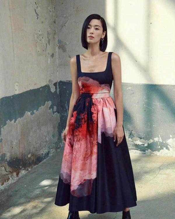 全智賢瘦到“脫相”了,臉瘦一圈太憔悴,但氣場強大不輸超模 全智賢瘦到“脫相”了,臉瘦一圈太憔悴,但氣場強大不輸超模