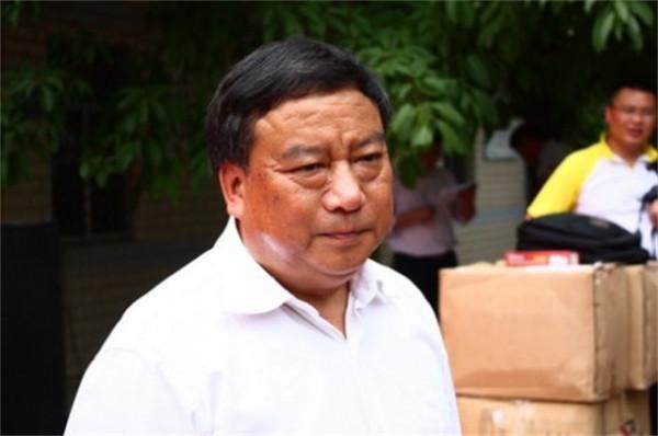 2008年,那位讓2300多名師生在地震中逃生的校長,3年後病逝 2008年,那位讓2300多名師生在地震中逃生的校長,3年後病逝