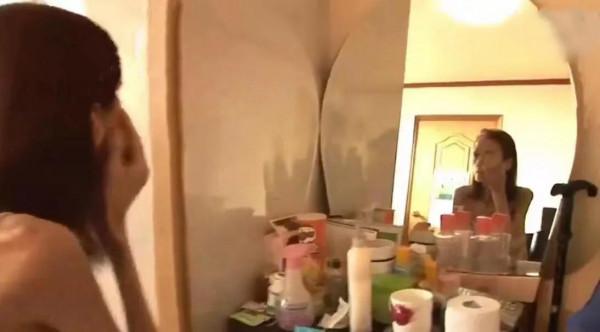 韓國女人瘦到皮包骨頭，生活無法自理，年輕時卻是大美人