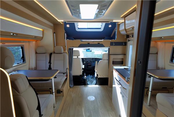 新款鉑馳旅行家雙拓展房車，國六依維柯歐勝首選房車