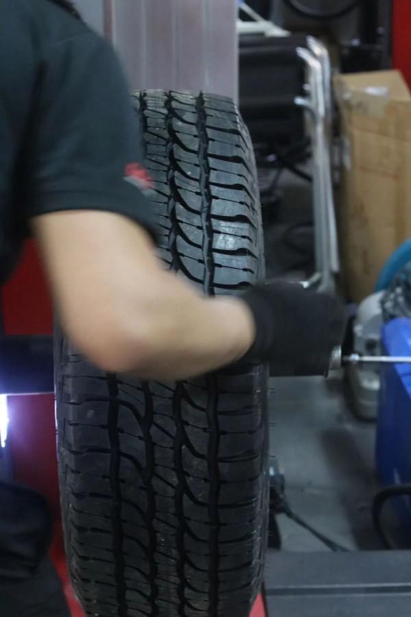 怪獸修車：整備一輛“效能崩潰”的豐田LC150，滿血復活變新車