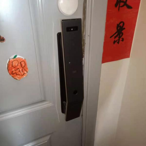 有人臉識別長輩指紋磨損也不怕，VOC T11Face智慧門鎖原來這麼好用