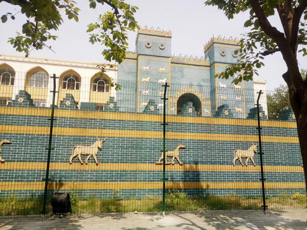 中國外交官涉險救人質內幕：半島臺上喊話，清真寺裡周旋