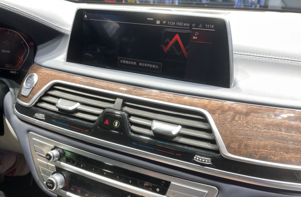 商務出行的不二之選，寶馬7系實力能打，大尺寸格柵很吸睛