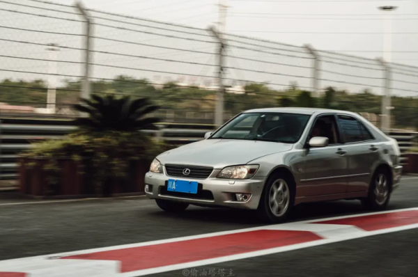 爛漫靈魂歸屬—雷克薩斯is200