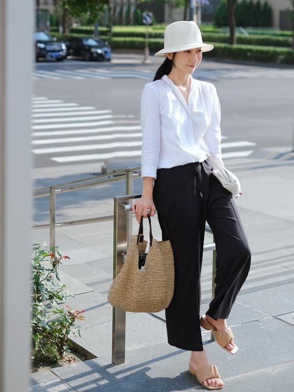 女人到了中年,穿衣打扮要“得體”,更要學會不裝嫩也不顯老 女人到了中年,穿衣打扮要“得體”,更要學會不裝嫩也不顯老