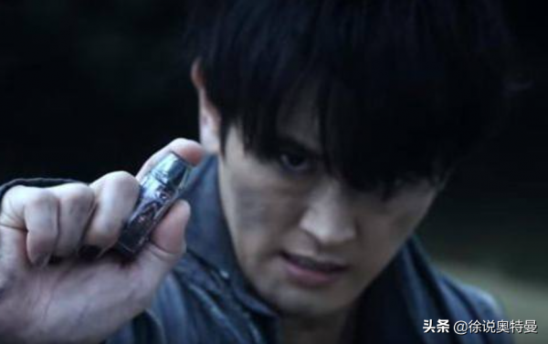 特利迦奧特曼中的勝利之鑰，與光之國的奧特膠囊，有什麼不同？