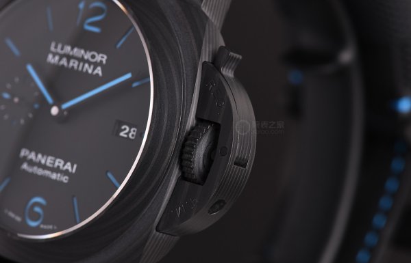 材質美學 品鑑沛納海廬米諾系列碳纖維腕錶-44毫米 材質美學 品鑑沛納海廬米諾系列碳纖維腕錶-44毫米