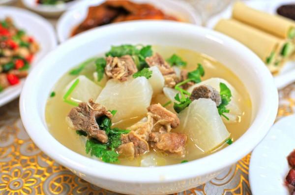 天冷後多吃燉菜，教你3道熱菜的家常做法，驅寒暖胃，營養又解饞