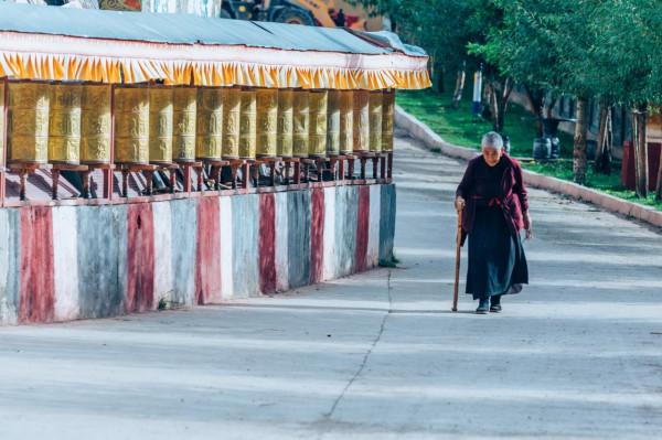 瓦拉寺：康巴腹地的“孔雀開屏”，藏東第一廟