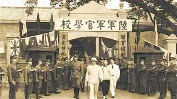 1959年,第一批被特赦的抗日名將鄭庭笈後來怎樣了?其後人如何 1959年,第一批被特赦的抗日名將鄭庭笈後來怎樣了?其後人如何