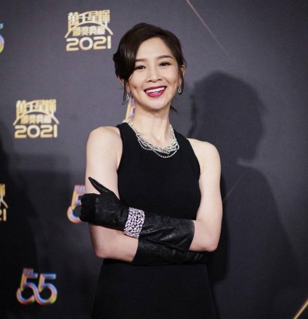 終於破案！TVB女星承認頒獎典禮大喊爸爸，不畏雪藏高情商回應