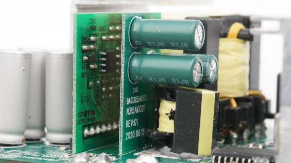 用料豪華，有錢果真可以為所欲為，微軟Xbox Series X主機電源拆解