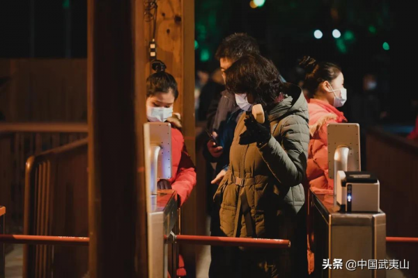 武夷山印象大紅袍:誰說浪漫只是兩個人的事,來看什麼叫“一群人”的浪漫! 武夷山印象大紅袍:誰說浪漫只是兩個人的事,來看什麼叫“一群人”的浪漫!